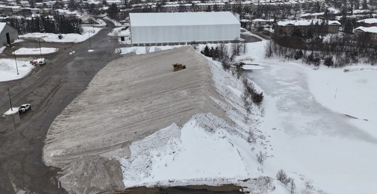 Barrie’s Massive Snow Mountain Defies Heatwave, Still Standing in July