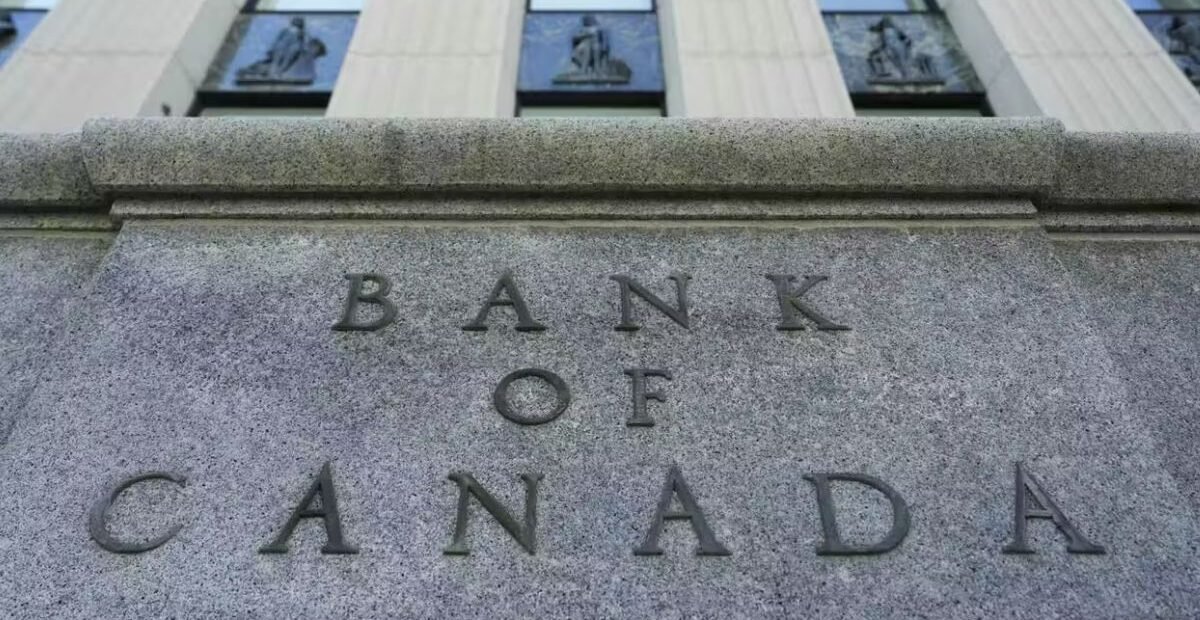 Oil Price Surge Fuels Risks as Bank of Canada Keeps Rates Steady