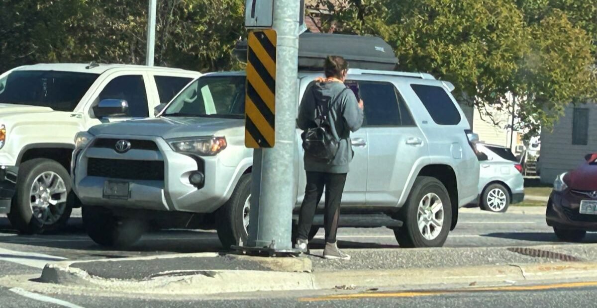 Police Urge Public to Stop Giving Cash to Highway Median Panhandlers