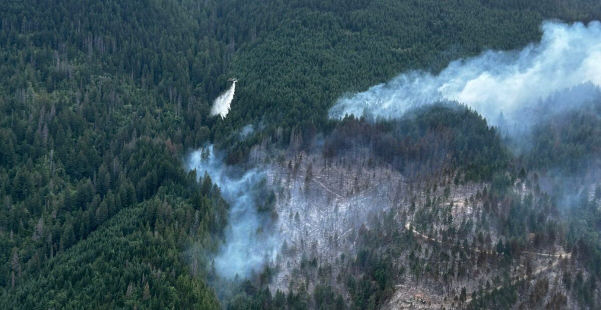 Weather Reprieve Ends for Firefighters Battling Fraser Canyon Twin Blaze
