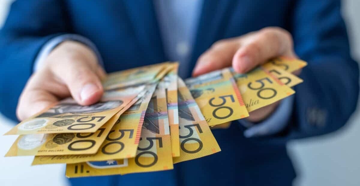 2 ASX Investment Ideas to Help Earn $200 in Monthly Passive Income in 2027