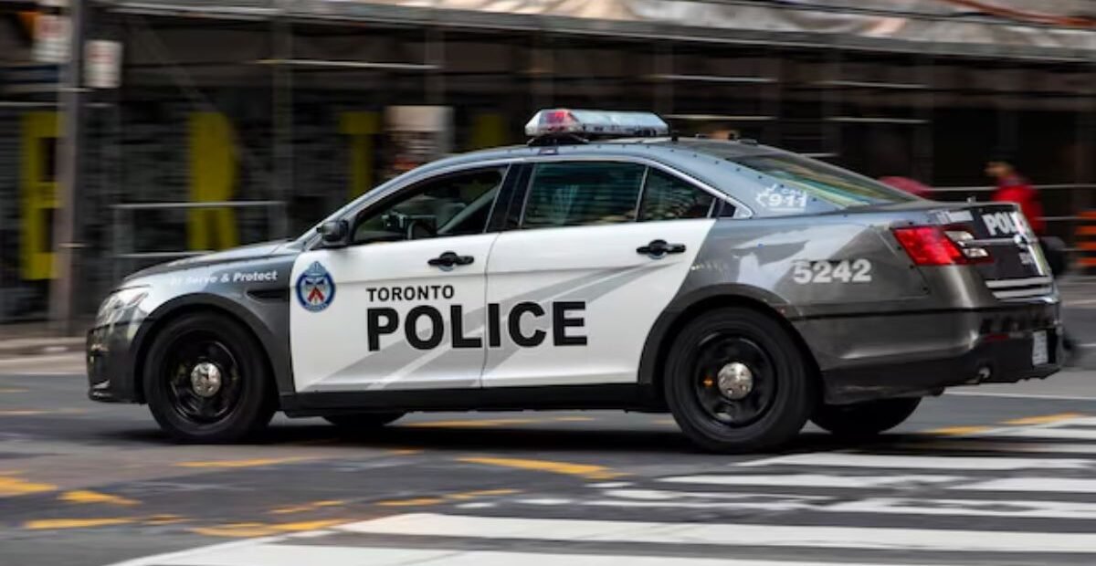 62-Year-Old Man Dies After Being Struck by TTC Streetcar in Toronto’s East End: Police